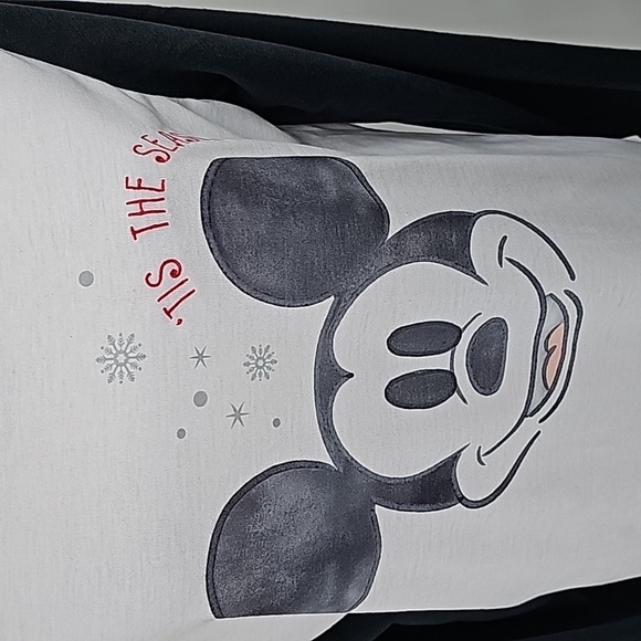 Disney 'Tis The Season' Mickey Mouse Pajama Lounging Set - Picture 3 of 11